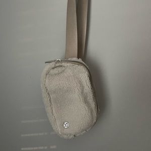 Lululemon Everywhere Fleece Belt Bag